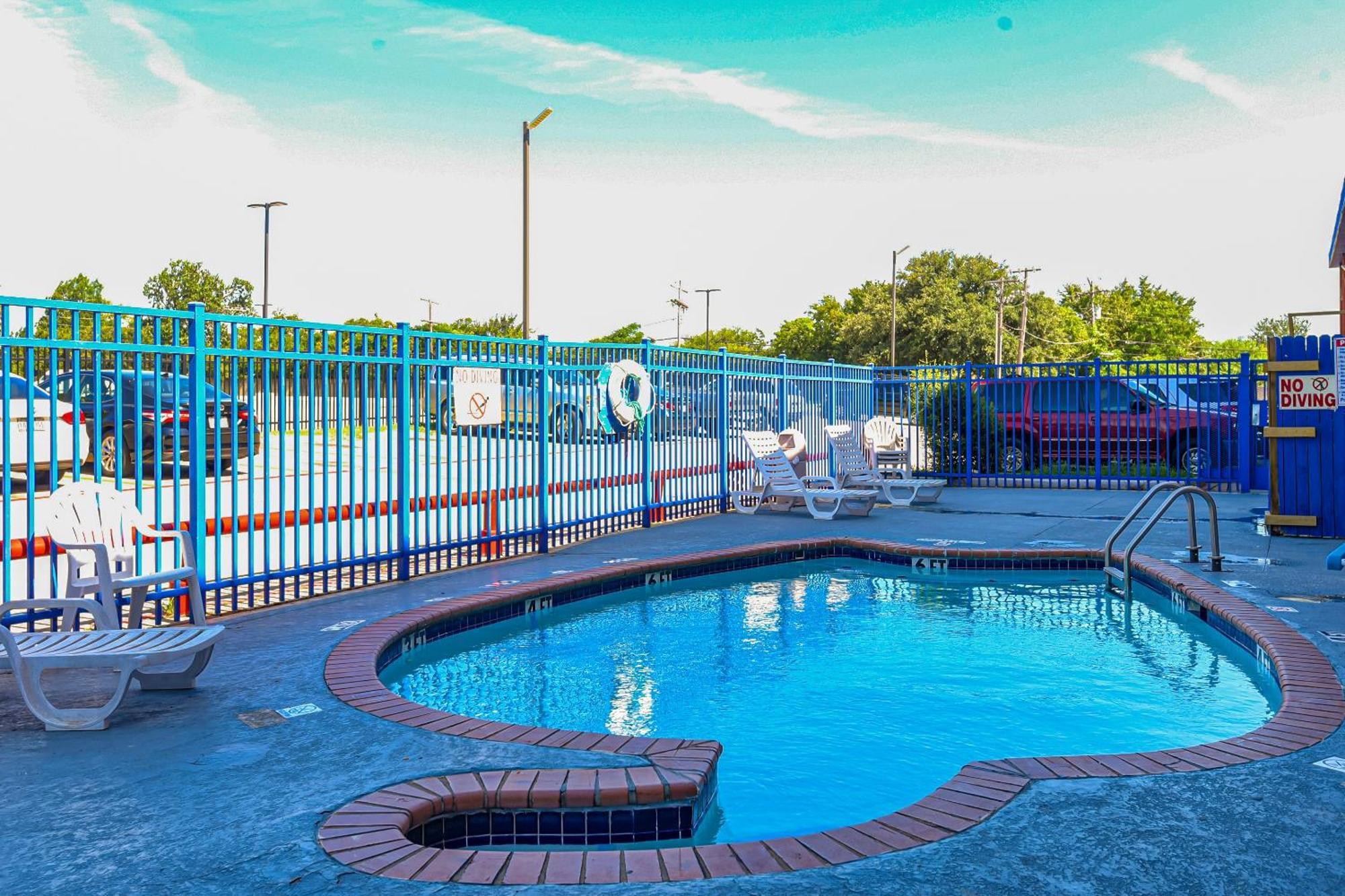 Oyo Hotel Irving Dfw Airport South Exterior foto